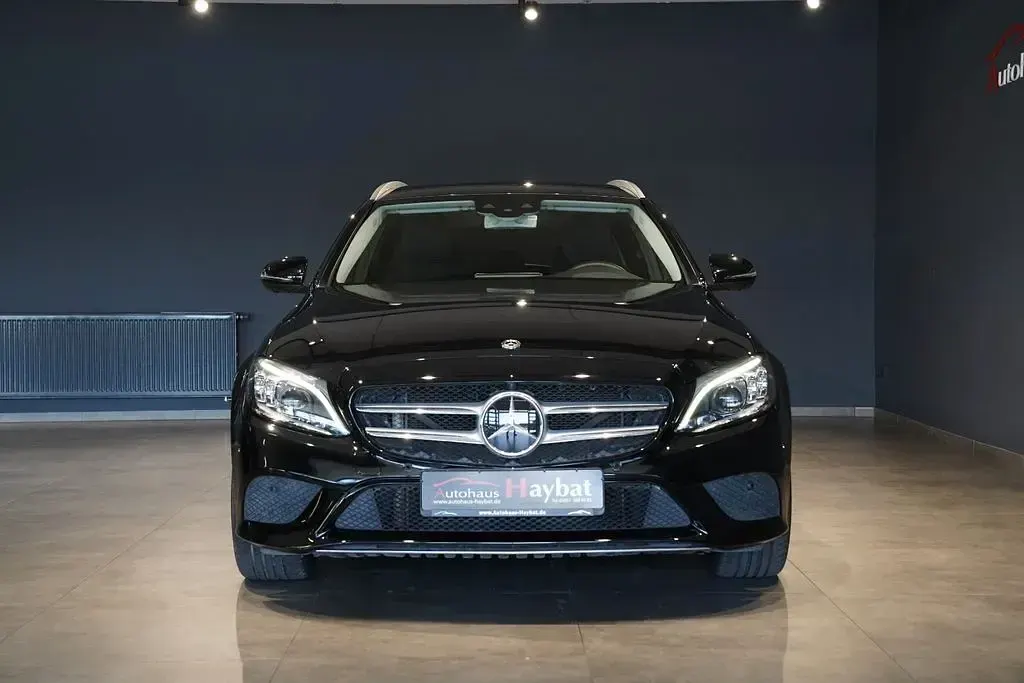 Gebraucht Mercedes C220 194 PS (142 kW) 2020 Schwarz Limousine