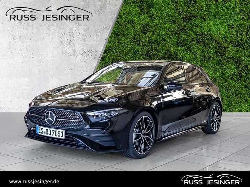 Metalliclack kosmosschwarz Gebraucht 2025 Mercedes A180 AMG Limousine | 33.850 € (Fairer Preis) - Bild 1/3