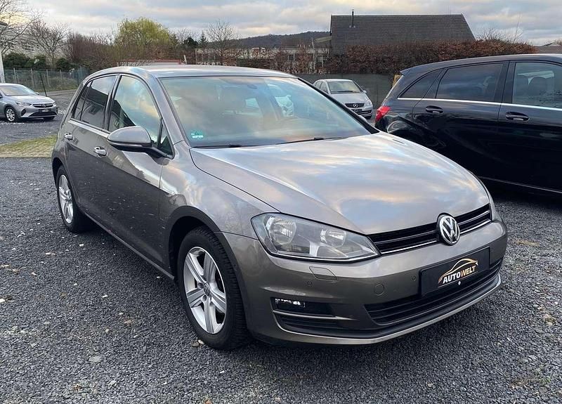 Limestone grey metallic Gebraucht 2013 VW Golf VII Comfortline Kleinwagen | 8.499 € (Fairer Preis) - Bild 1/4