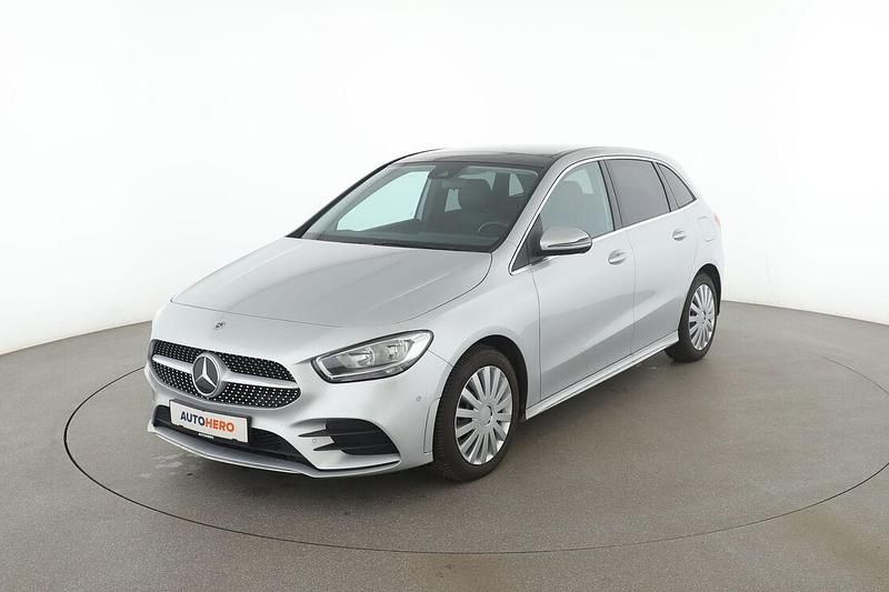 Grau Gebraucht 2021 Mercedes B250 AMG line Van / Kleinbus | 24.440 € - Bild 1/3