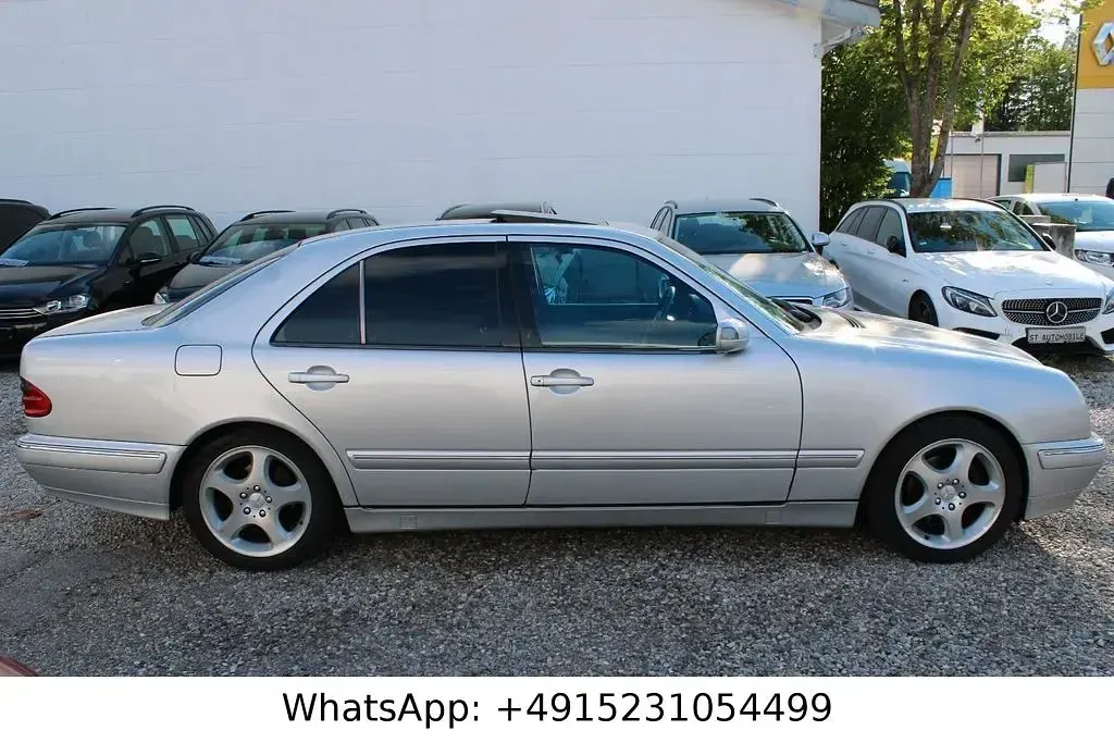 Second-hand Mercedes E220 Avantgarde 143 CP (105 kW) 2001 Argintiu Berlinǎ