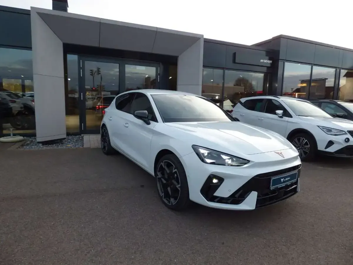 Neu Cupra Leon VZ 300 PS (220 kW) 2025 Weiß Limousine