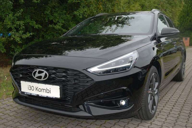 Gebraucht Hyundai i30 Advantage 140 PS (102 kW) 2024 Abyss black Kombi