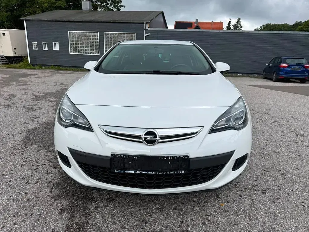 Gebraucht Opel Astra GTC Basis 120 PS (88 kW) 2015 Weiß Limousine