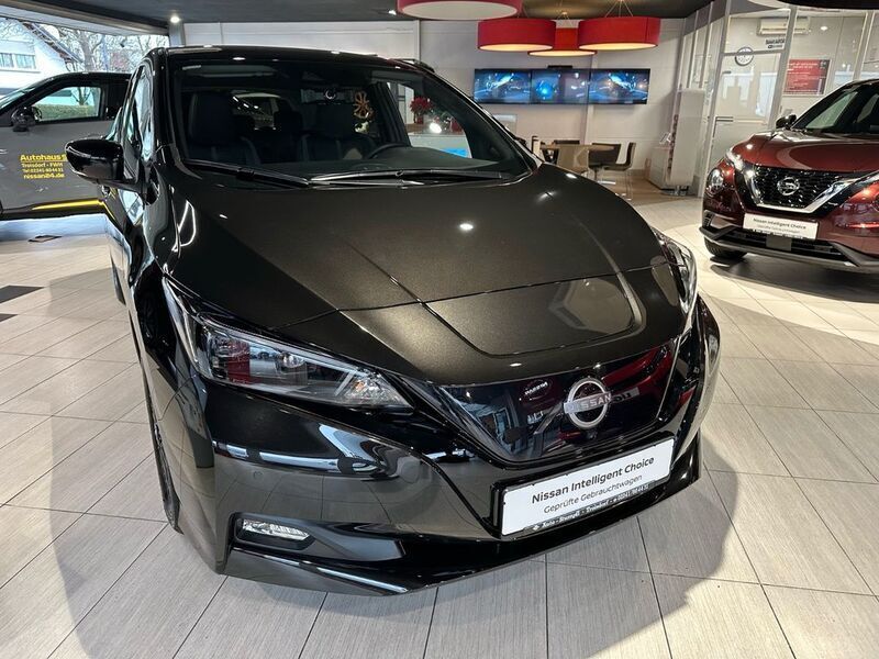 Gebraucht Nissan Leaf Tekna 110 kW (150 PS) 2022 Schwarz Kleinwagen