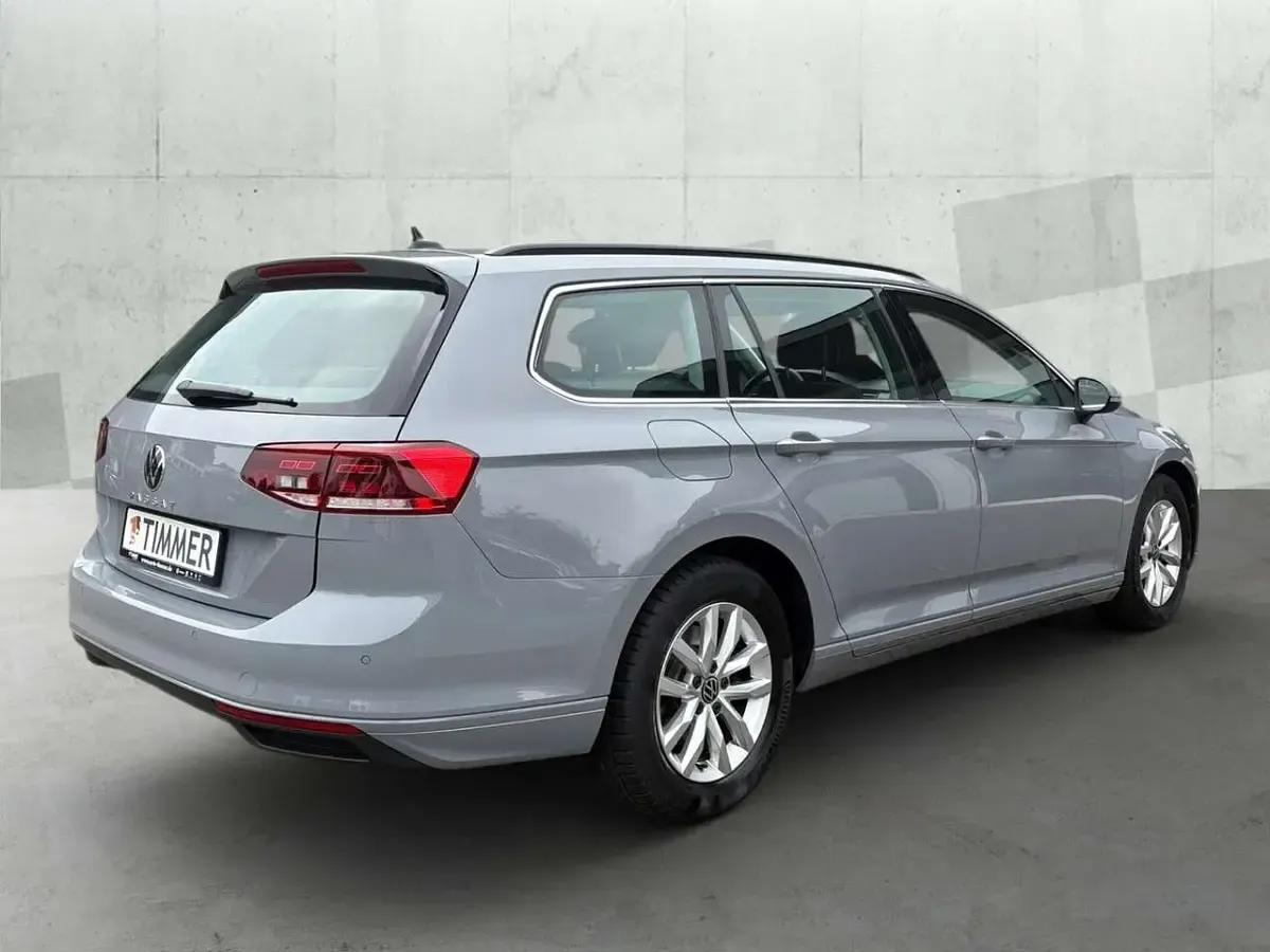 Gebraucht VW Passat Business 150 PS (110 kW) 2023 Grau Kombi