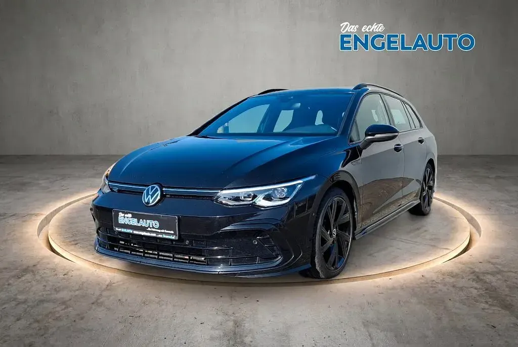Gebraucht VW Golf VIII R-line 150 PS (110 kW) 2022 Deep black Kombi