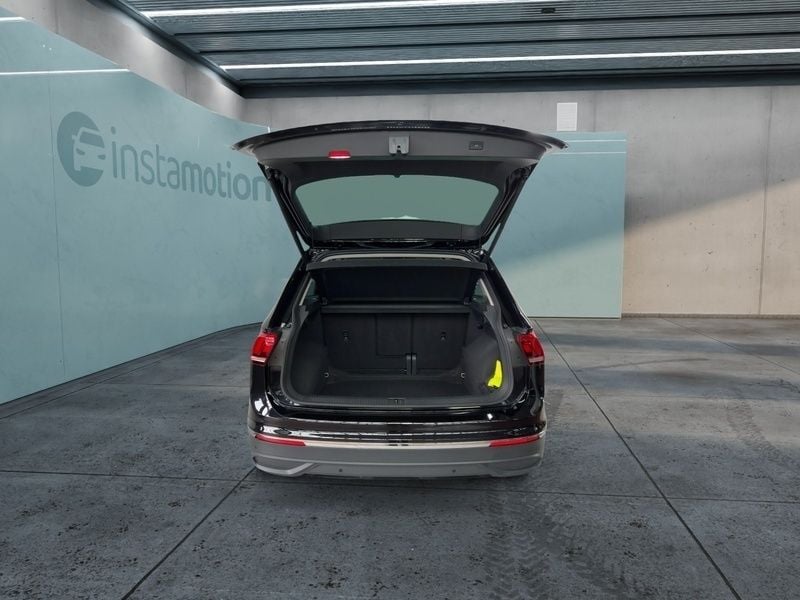Gebraucht VW Tiguan Move 150 PS (110 kW) 2023 Schwarz SUV