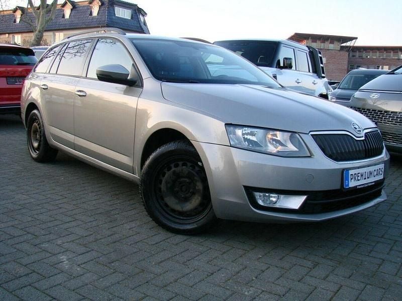 Capuccinobeige metallic (metallic) Gebraucht 2013 Skoda Octavia Ambition Kombi | 4.980 € (Guter Preis) - Bild 1/4