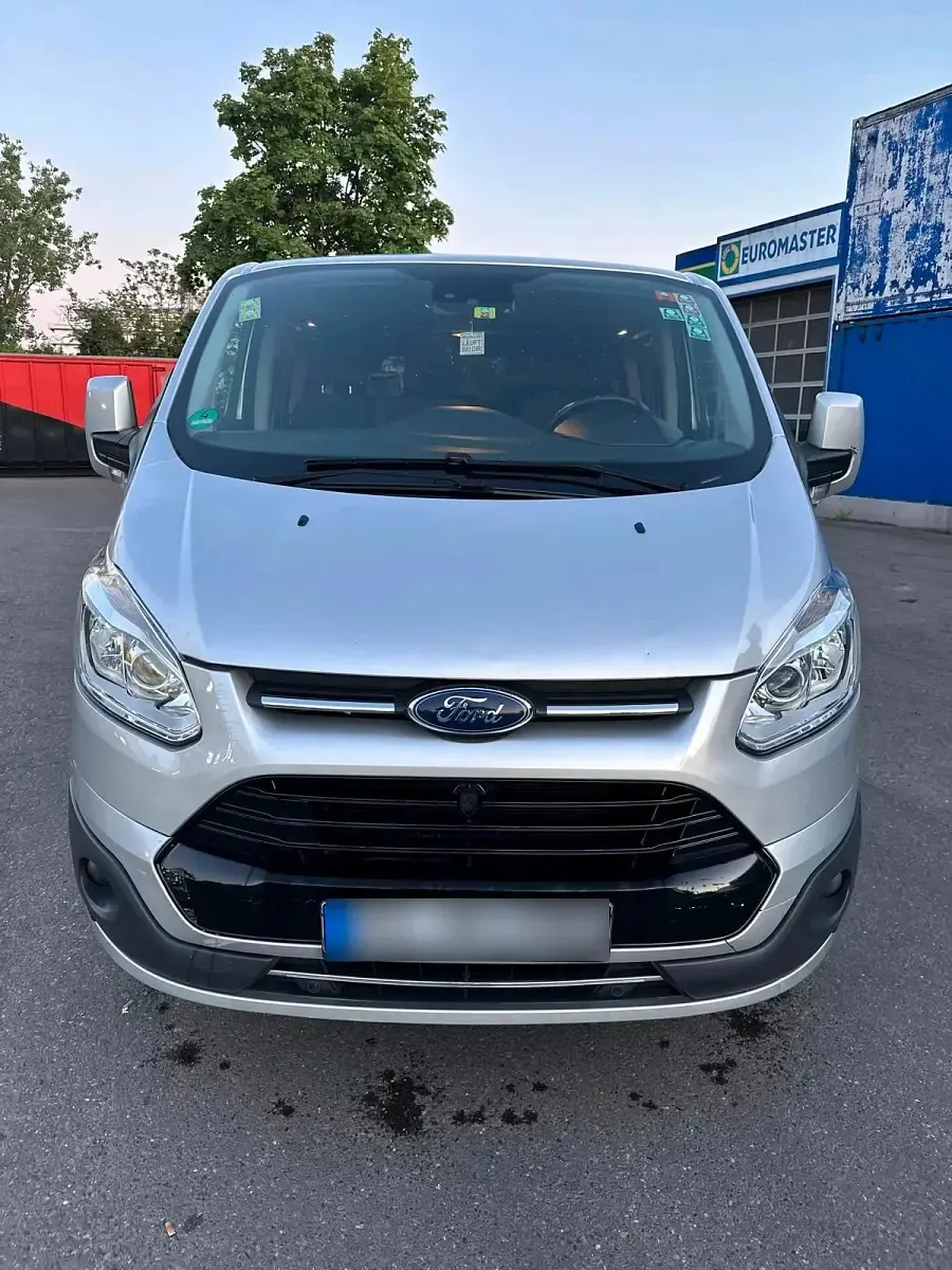 Gebraucht Ford Tourneo 170 PS (125 kW) 2017 Silber Van / Kleinbus