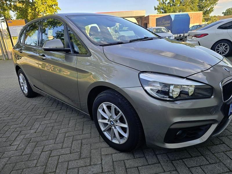 Gebraucht BMW 218 Active Tourer Basis 150 PS (110 kW) 2014 Silber Van / Kleinbus