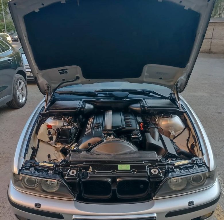 Silber Gebraucht 2003 BMW 525 Sport Line Limousine | 12.500 € - Bild 1/4