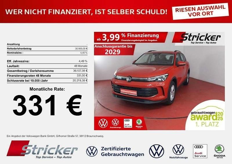Rot (persimmon red metallic) Gebraucht 2024 VW Tiguan Basis SUV | 30.950 € (Guter Preis) - Bild 1/4