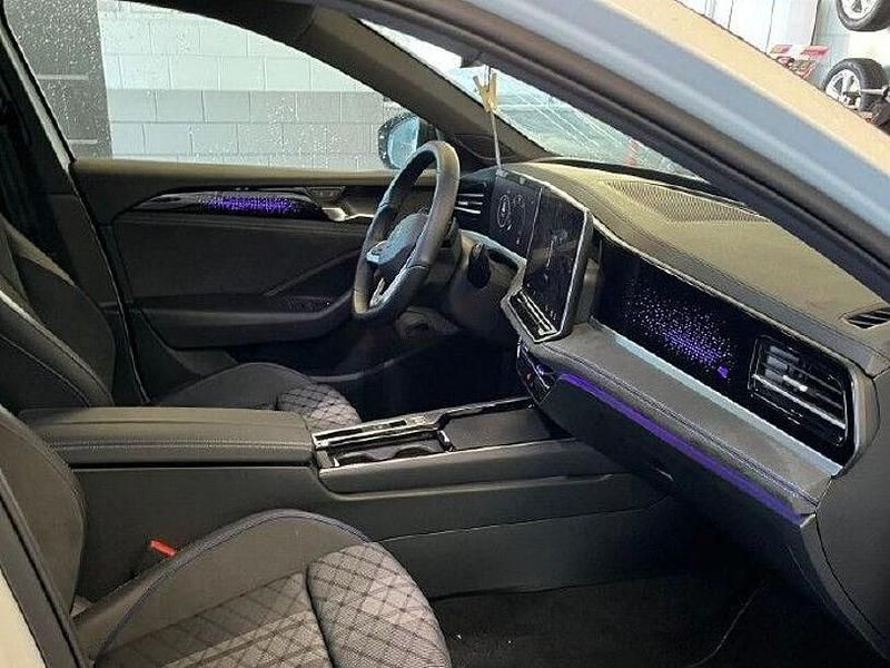 Gebraucht VW Passat R-line 150 PS (110 kW) 2025 Weiß Kombi