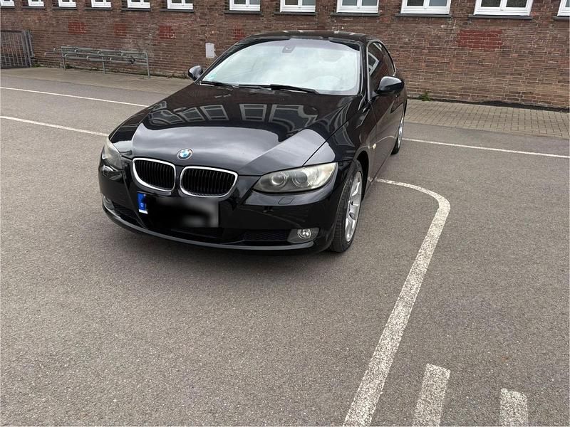 Gebraucht BMW 320 Cabriolet 170 PS (125 kW) 2010 Schwarz Cabrio