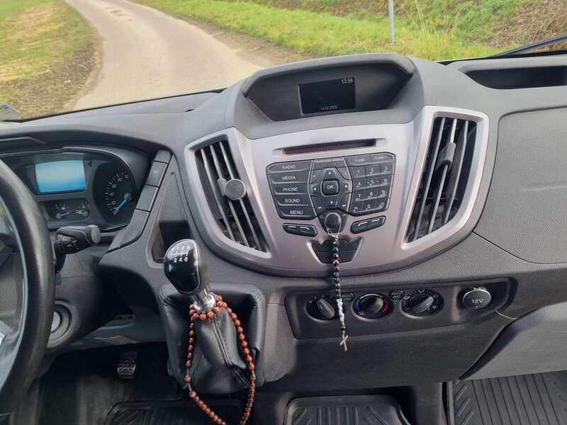 Grau Gebraucht 2017 Ford Transit Trend Van | 18.000 € (Fairer Preis) - Bild 1/4
