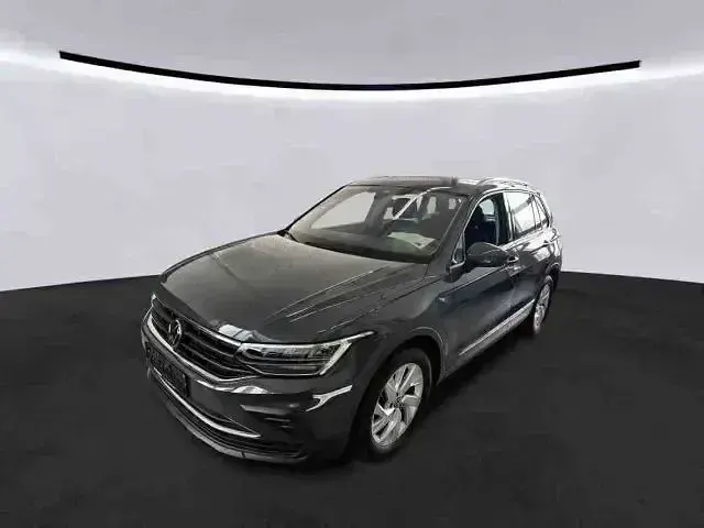 Gebraucht VW Tiguan Active 131 PS (96 kW) 2023 Delfingrau metallic SUV