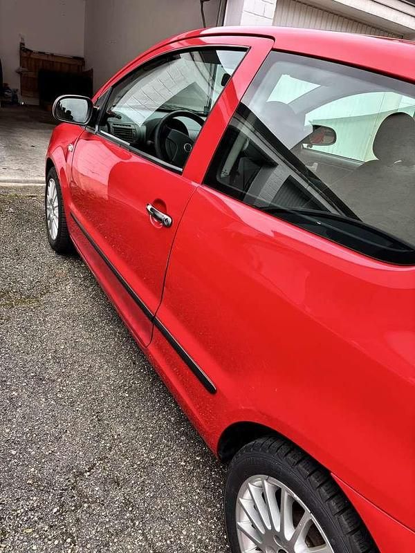Gebraucht VW Fox 54 PS (39 kW) 2008 Rot Kleinwagen