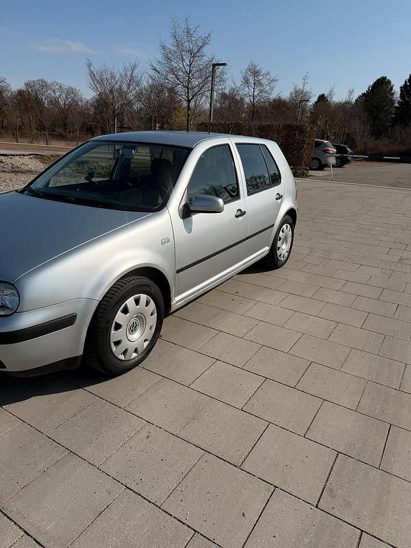 Gebraucht VW Golf IV 105 PS (77 kW) 2003 Silber Kleinwagen