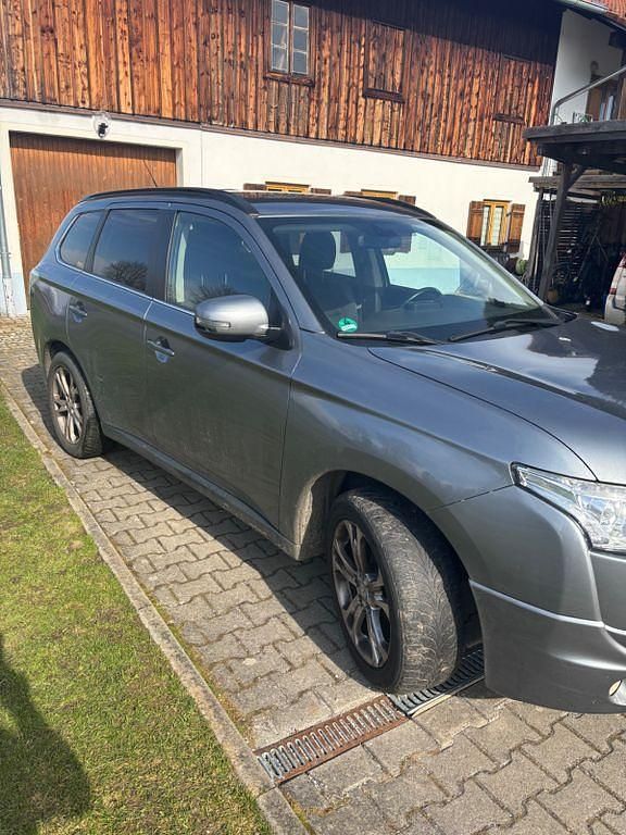 Gebraucht Mitsubishi Outlander Intense 156 PS (114 kW) 2012 Grau SUV
