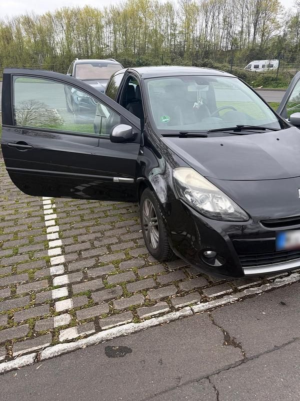 Gebraucht Renault Clio II 110 PS (80 kW) 2011 Schwarz Kleinwagen