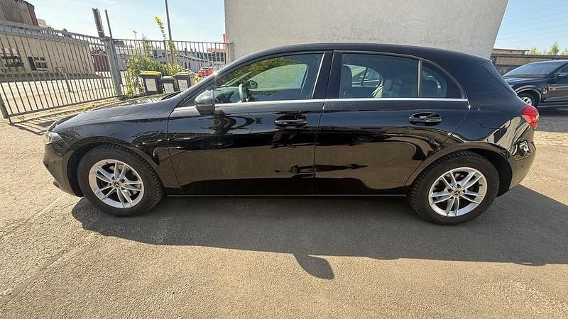 Gebraucht Mercedes A180 116 PS (85 kW) 2020 Schwarz Limousine
