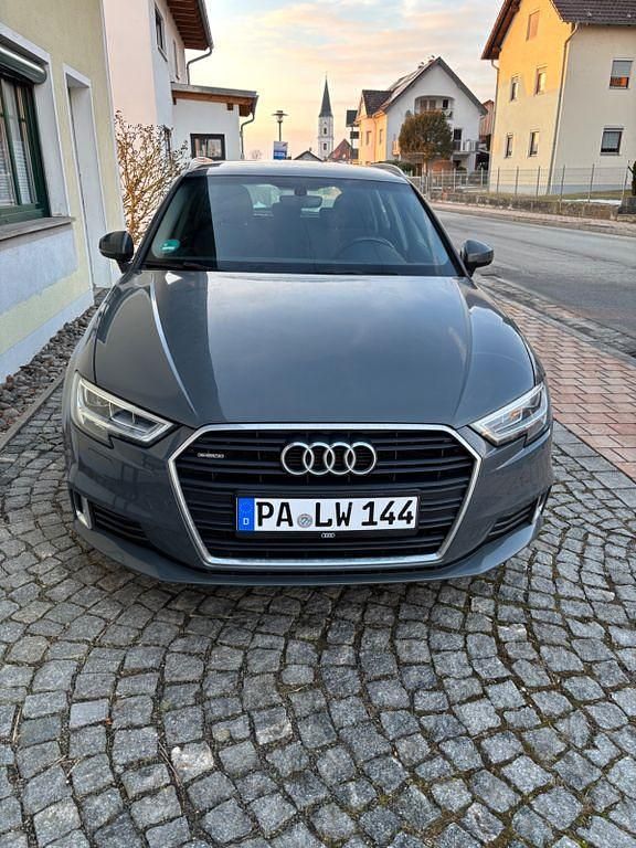 Gebraucht Audi A3 Design 150 PS (110 kW) 2016 Grau Limousine