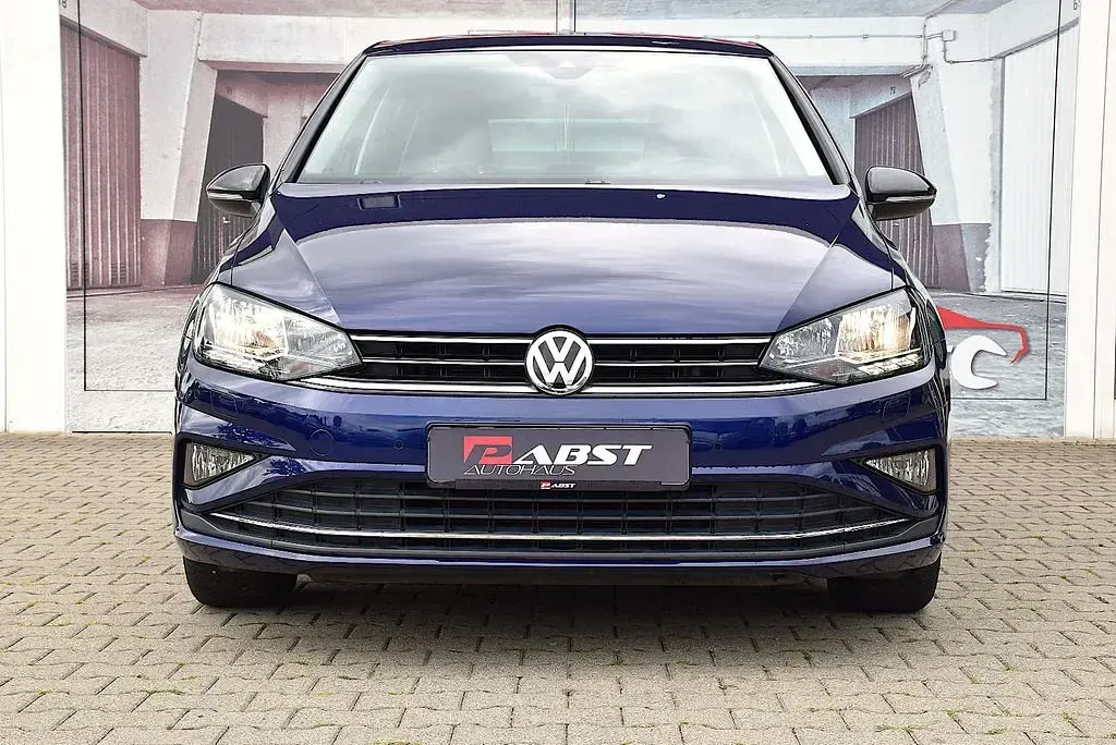 Gebraucht VW Golf Sportsvan IQ Drive 131 PS (96 kW) 2019 Blau Van / Kleinbus