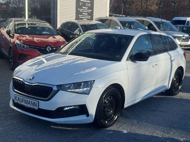 Weiss Gebraucht 2021 Skoda Scala Ambition Kleinwagen | 17.680 € (Guter Preis) - Bild 1/4