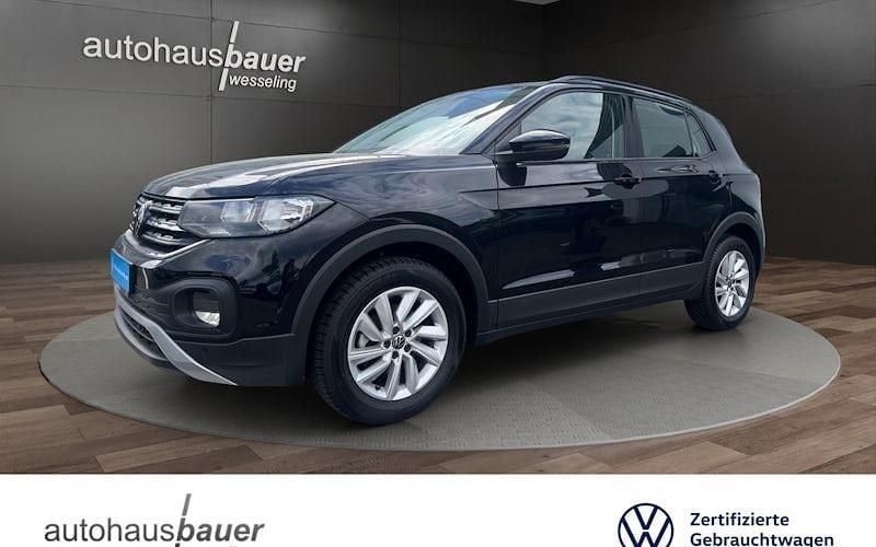 Schwarz / deep black (metallic) Gebraucht 2023 VW T-Cross Life SUV | 24.380 € (Fairer Preis) - Bild 1/4