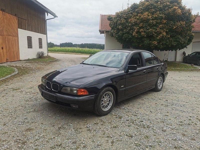 Schwarz Gebraucht 1996 BMW 523 Limousine | 1.680 € (Guter Preis) - Bild 1/4