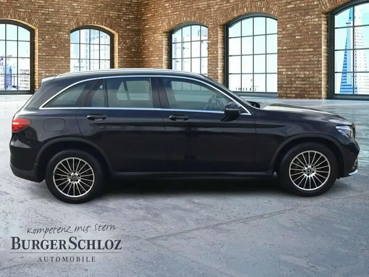Gebraucht Mercedes GLC250 AMG 211 PS (155 kW) 2018 Metalliclack obsidianschwarz metallic SUV