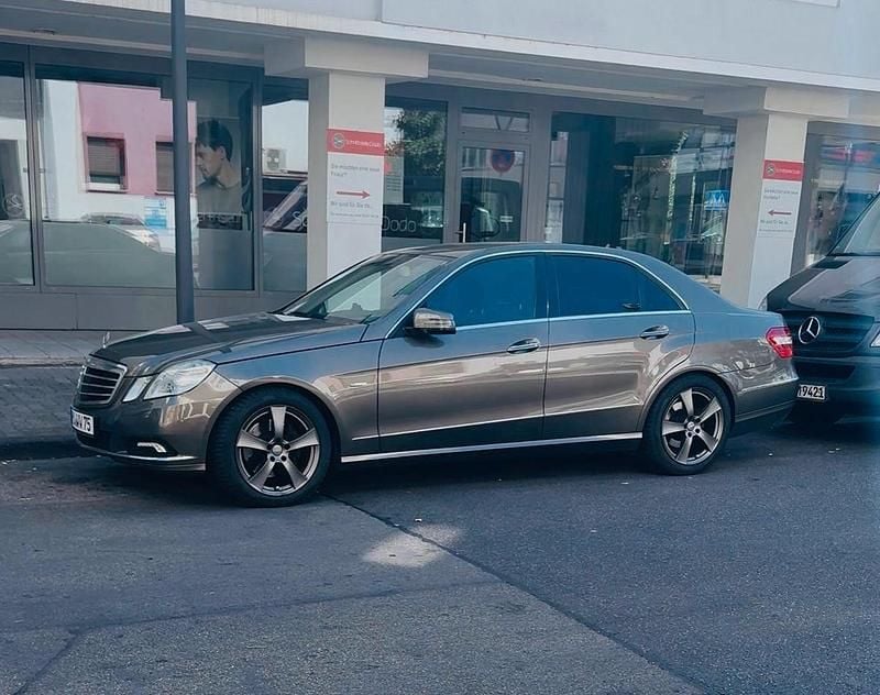Grau Gebraucht 2010 Mercedes 350 Limousine | 8.299 € (Superpreis) - Bild 1/4