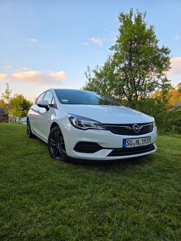 Weiß Gebraucht 2020 Opel Astra Limousine | 9.500 € (Guter Preis) - Bild 1/4