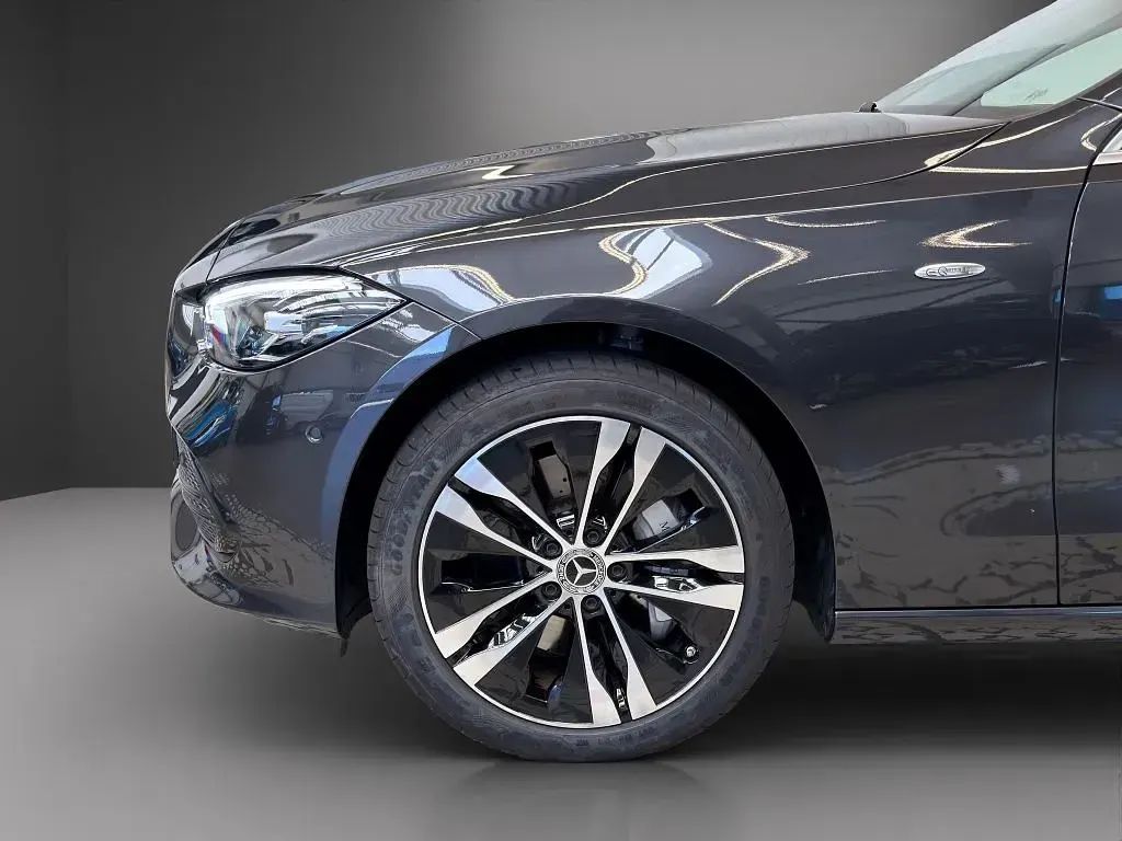Gebraucht Mercedes C300 Avantgarde 204 PS (150 kW) 2025 Grau Limousine