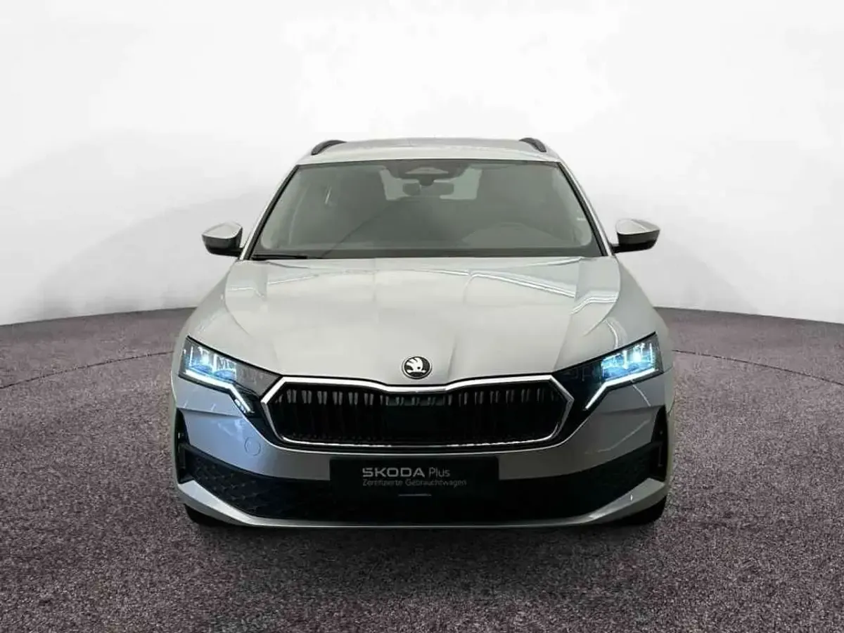 Gebraucht Skoda Octavia Essence 116 PS (85 kW) 2025 Brilliantsilber metallic Kombi