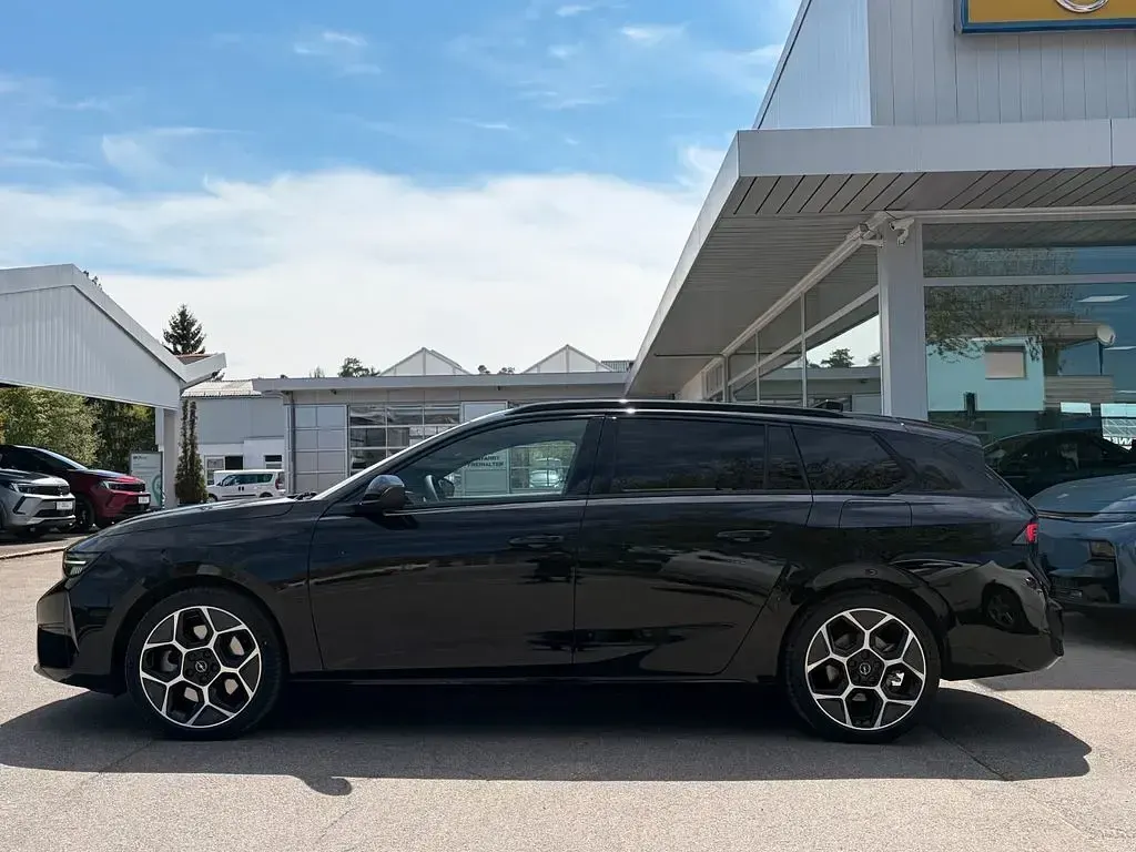 Używany Opel Astra Ultimate 196 KM (144 kW) 2026 Czarny Kombi