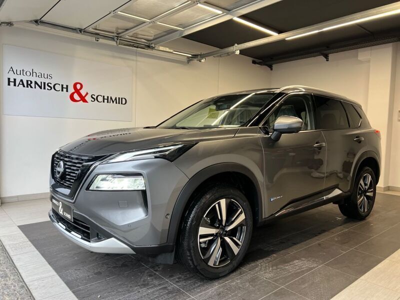 Grau Gebraucht 2024 Nissan X-Trail Tekna SUV | 44.970 € (Teuer) - Bild 1/4
