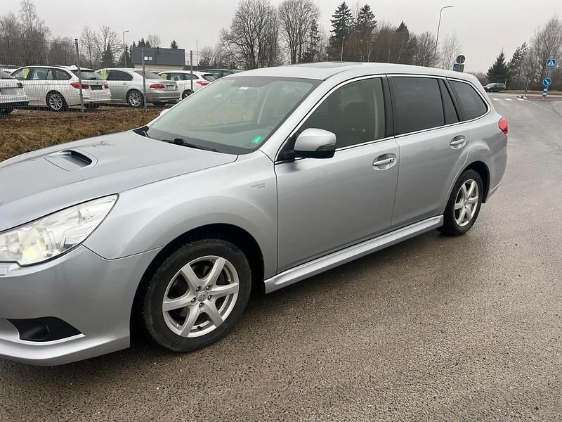 Gebraucht Subaru Legacy 150 PS (110 kW) 2013 Silber Kombi