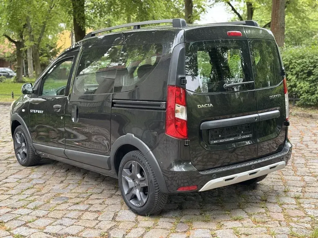 Gebraucht Dacia Dokker Stepway 90 PS (66 kW) 2017 Schwarz Van / Kleinbus