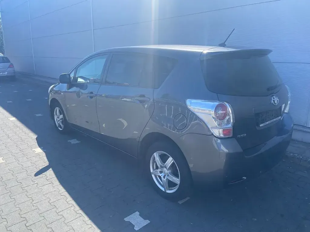 Gebraucht Toyota Verso Life 147 PS (108 kW) 2013 Grau Van / Kleinbus
