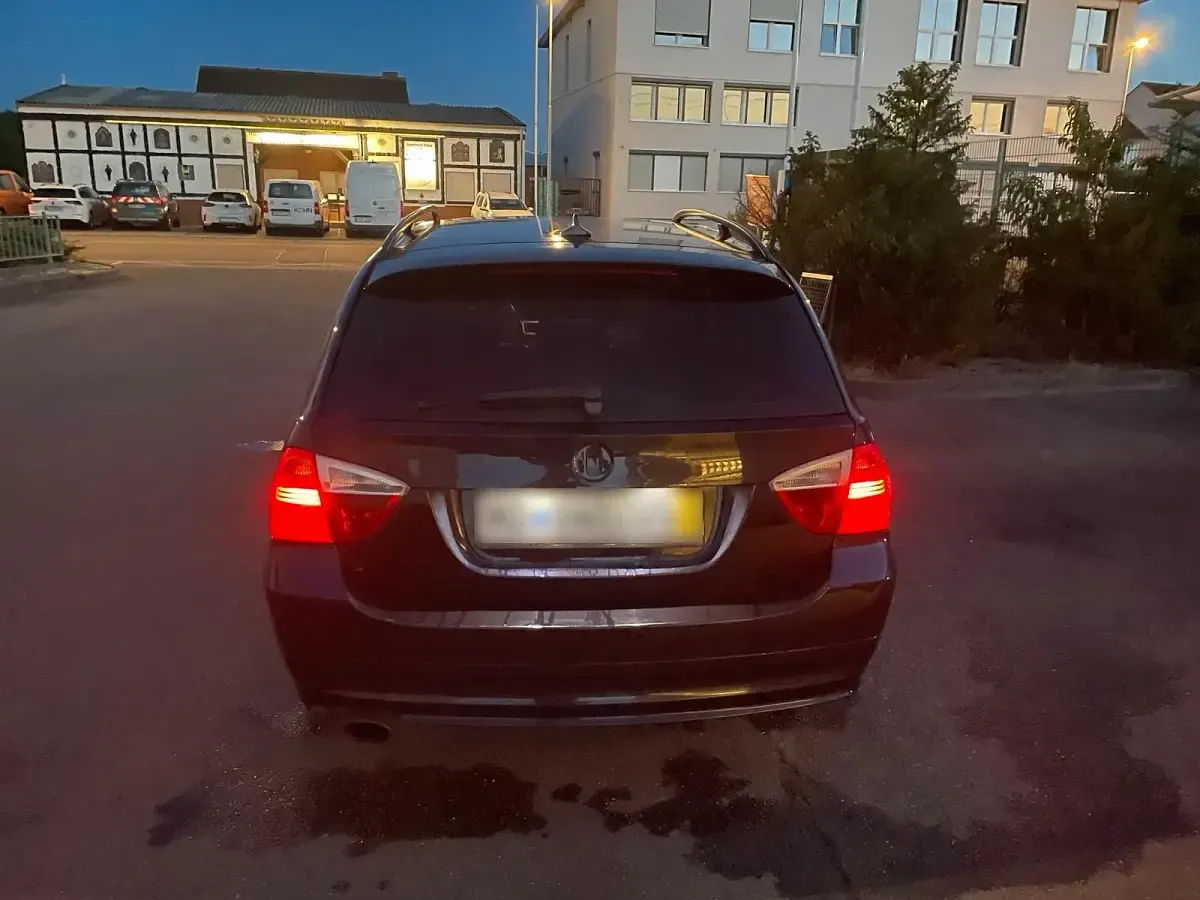 Gebraucht BMW 320 170 PS (125 kW) 2008 Blau Kombi