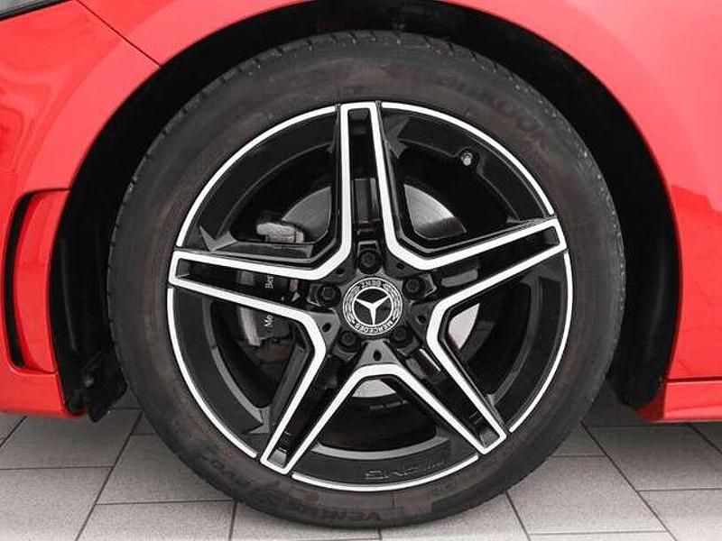 Gebraucht Mercedes A180 AMG line 136 PS (100 kW) 2018 Rot Limousine