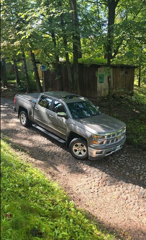 Grau Gebraucht 2015 Chevrolet Silverado SUV | 29.999 € - Bild 1/4