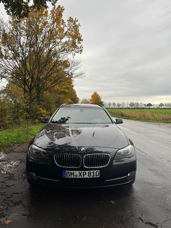 Schwarz Gebraucht 2011 BMW 530 Kombi | 13.700 € (Fairer Preis) - Bild 1/4