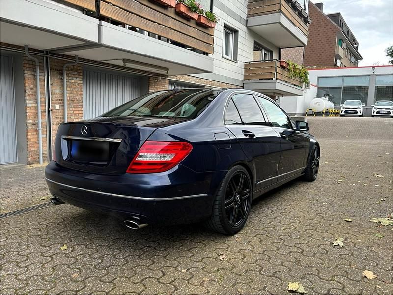 Gebraucht Mercedes C350 265 PS (194 kW) 2012 Blau Limousine