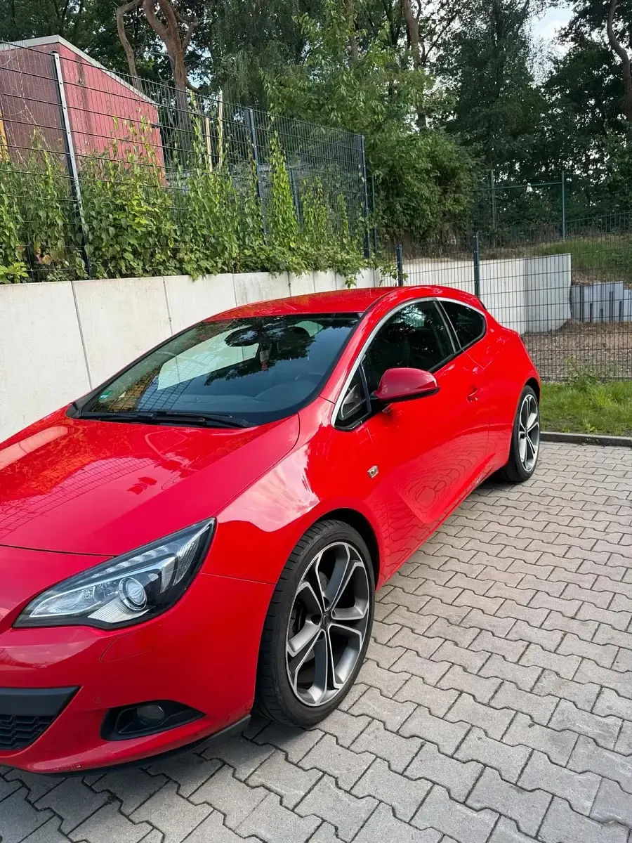 Gebraucht Opel Astra GTC 180 PS (132 kW) 2011 Rot Coupé