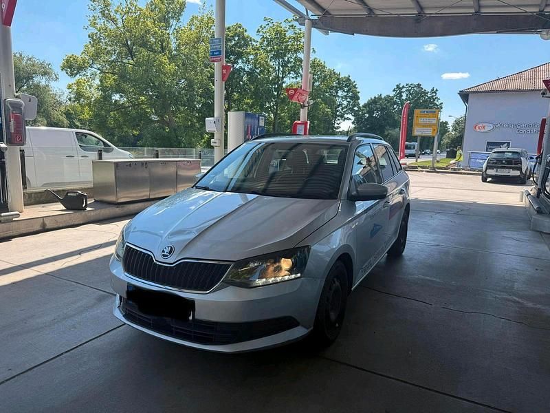 Silber Gebraucht 2018 Skoda Fabia Kombi | 3.199 € (Guter Preis) - Bild 1/4