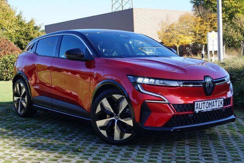 Rot Gebraucht 2022 Renault Mégane Techno Limousine | 34.900 € - Bild 1/4