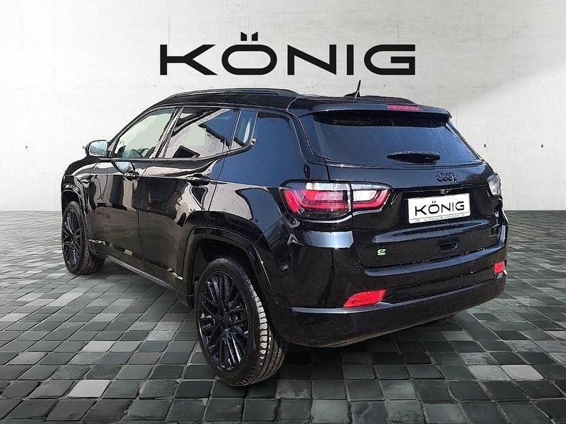 Gebraucht Jeep Compass 131 PS (96 kW) 2024 Schwarz SUV